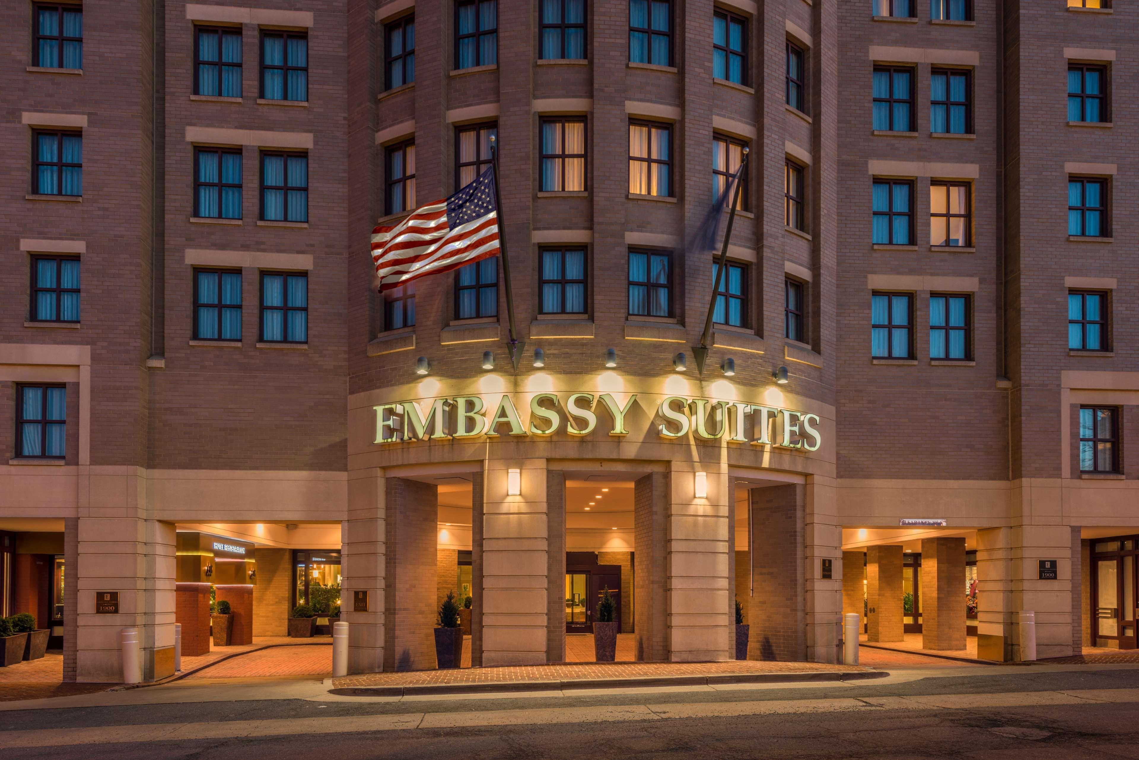 Embassy Suites By Hilton Alexandria Old Town Exterior photo